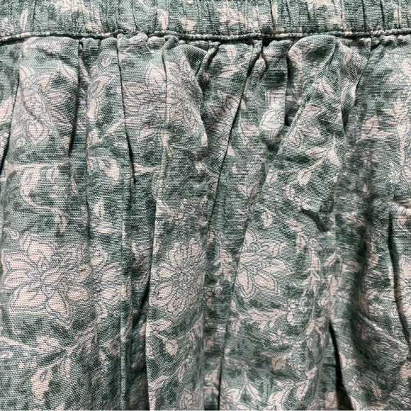 American Eagle Green and White Floral Patterned Skirt  Elastic Waist Band - Picture 5 of 8